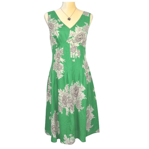 Studio I Dresses & Skirts - Studio I Lined Floral V Neck Sleeveless Dress Sz 8